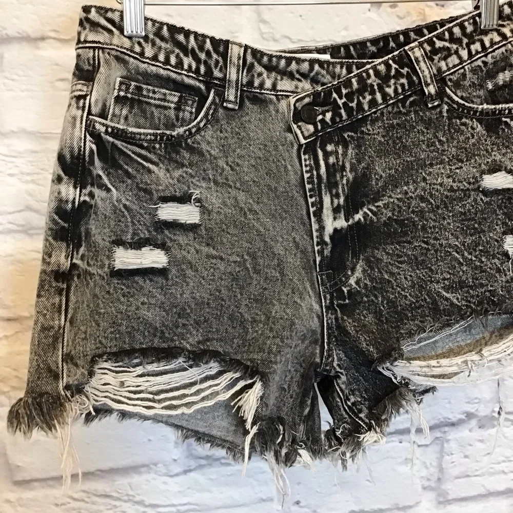 Vervet Med High Rise Crossover Denim Shorts Black Acid Wash Women’s Distressed